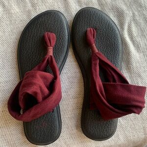 Sanuk Size 8 Yoga Sling Maroon sandals with very little wear.